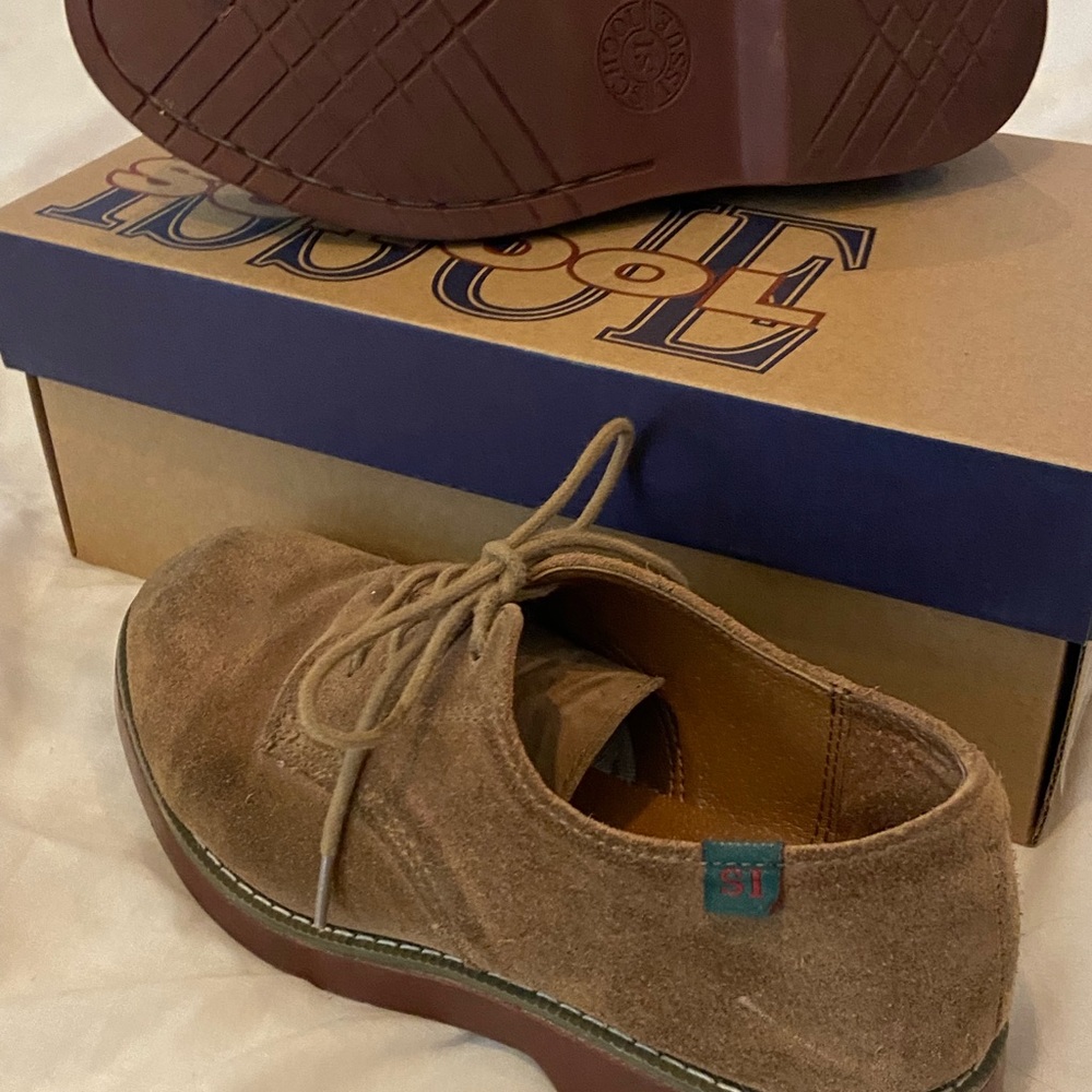 2 1/2 kids Issue School Buck shoes